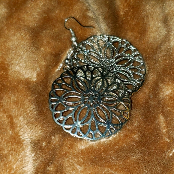 Silver dangle earrings - Picture 1 of 1